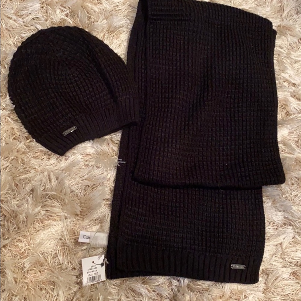 NWT Calvin Klein Knit Beanie and Scarf Set